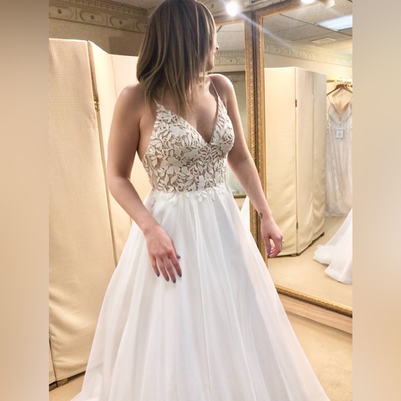 HAYLEY PAIGE WEDDING GOWN (Mikaella 2225). NWT MINT CONDITION, A-Line Princess - Picture 1 of 16